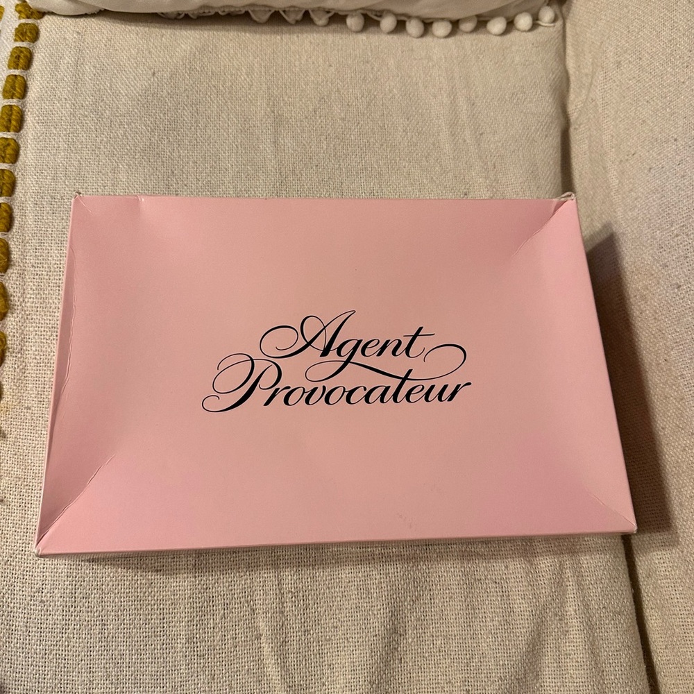 Agent Provocateur Blush Lace Bra Set - Picture 8 of 10